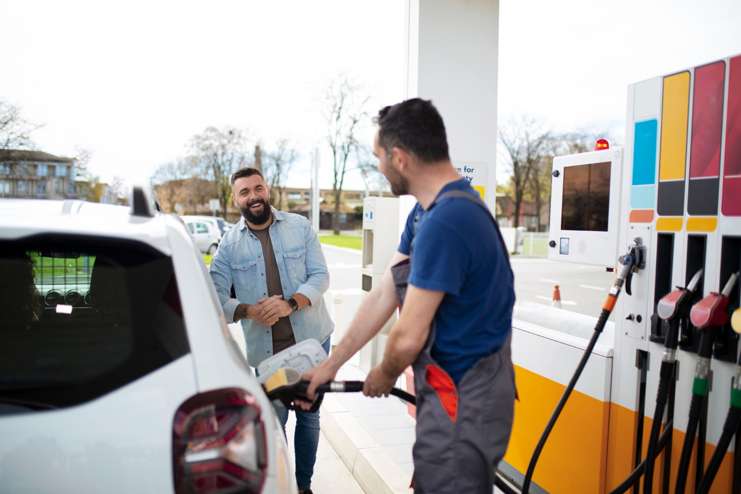 do mobil gas stations take apple pay